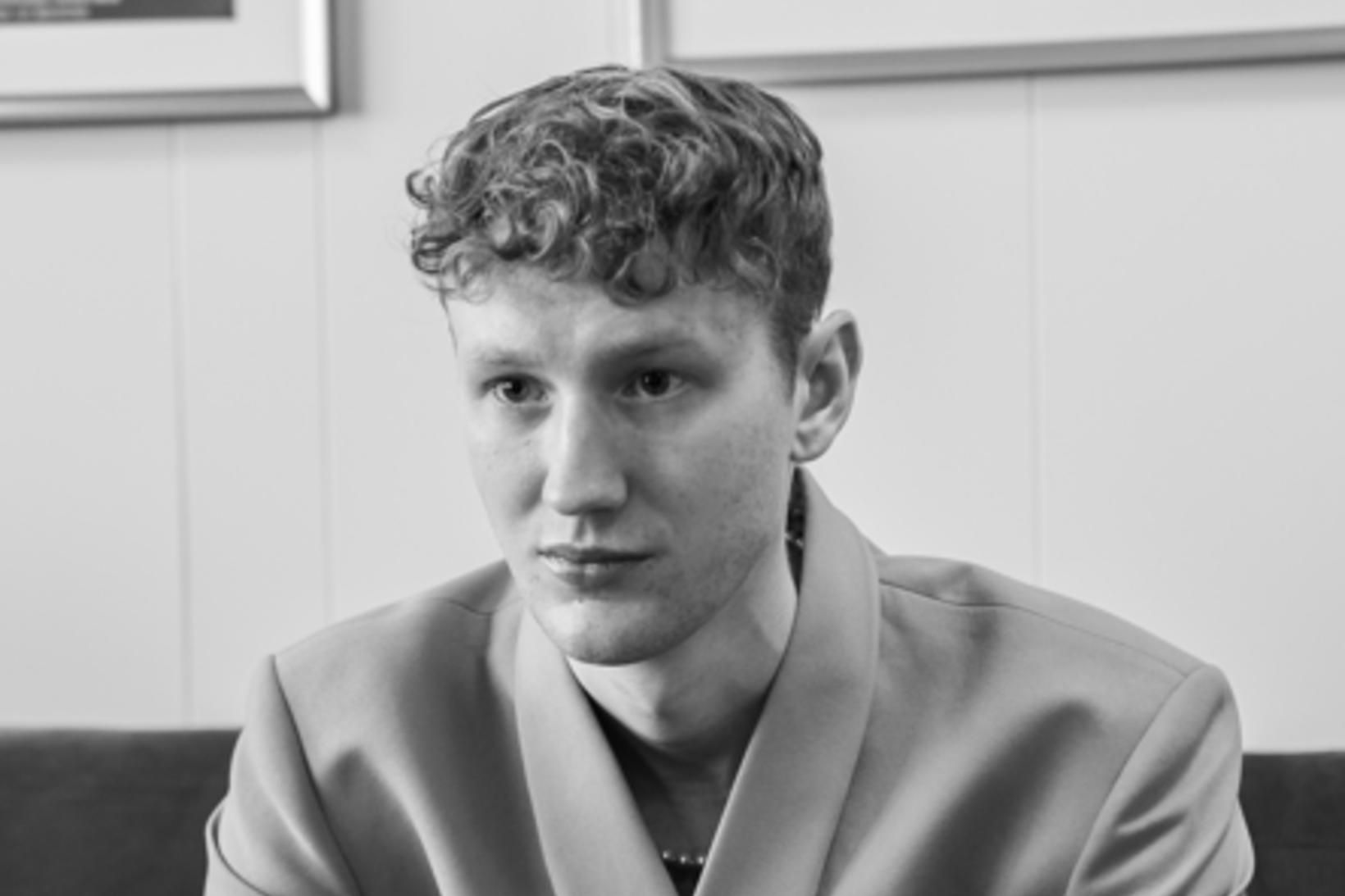 „Þetta er kannski svona unglegt, kannski pínulítið álfalegt útlit, álfaeyru, …