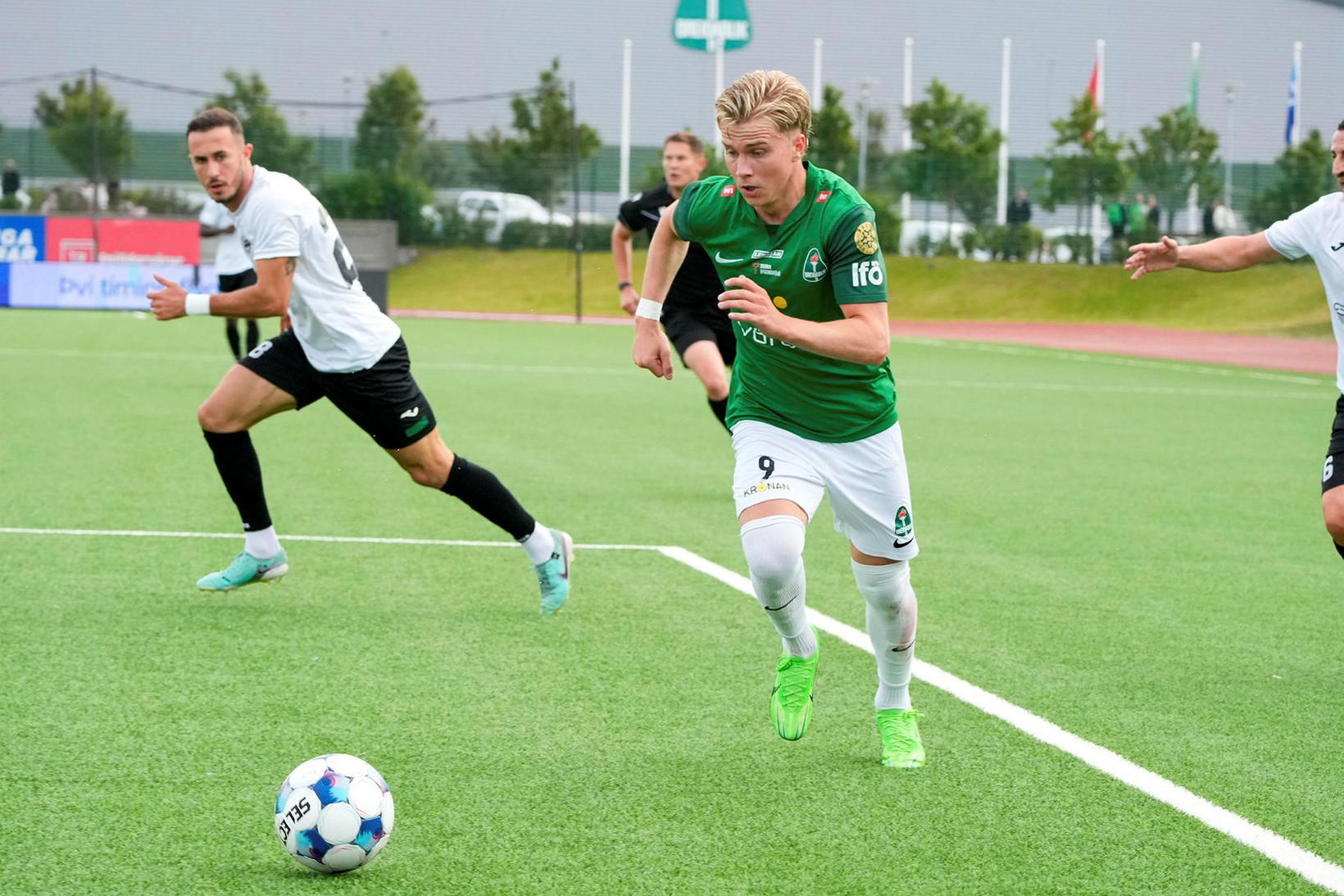 Óli Valur Ómarsson á fullri ferð í vítateig Egnatia í …