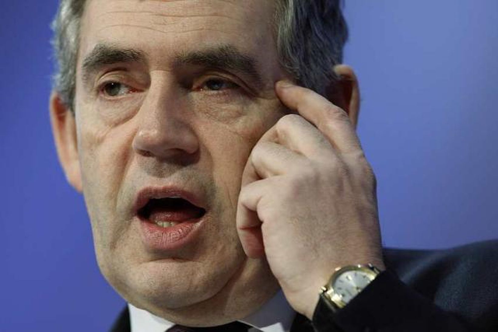 Gordon Brown, forsætisráðherra Bretlands, þarf aftur að fara að líta …