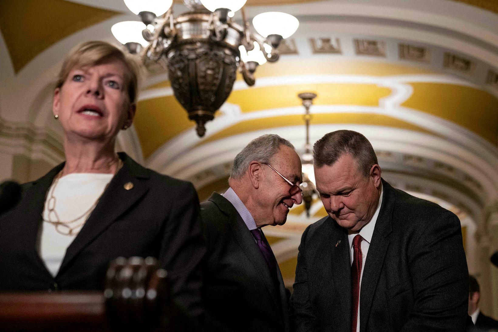 ÞingkonanTammy Baldwin ræðir við blaðamenn. Chuck Schumer og Jon Tester …