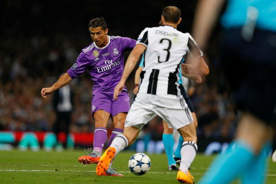 Cristiano Ronaldo er hér í þann mund að koma Real Madrid yfir gegn Juventus í …