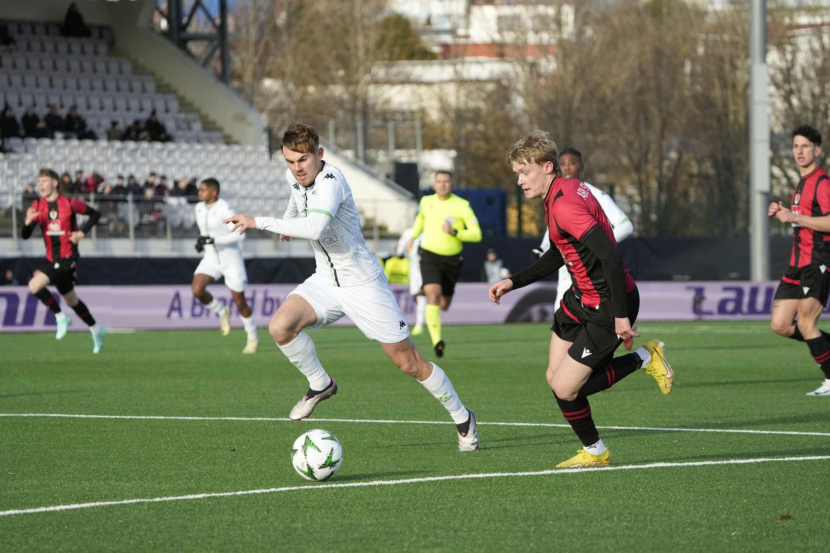 Ari SIgurpálsson, sem skoraði glæsilegt mark, með boltann í kvöld.