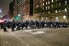 300 handtekin í mótmælum við Columbia-háskóla