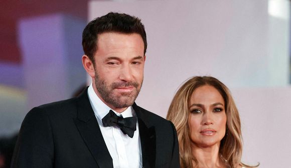 Affleck flytur muni sína af fjölskylduheimilinu