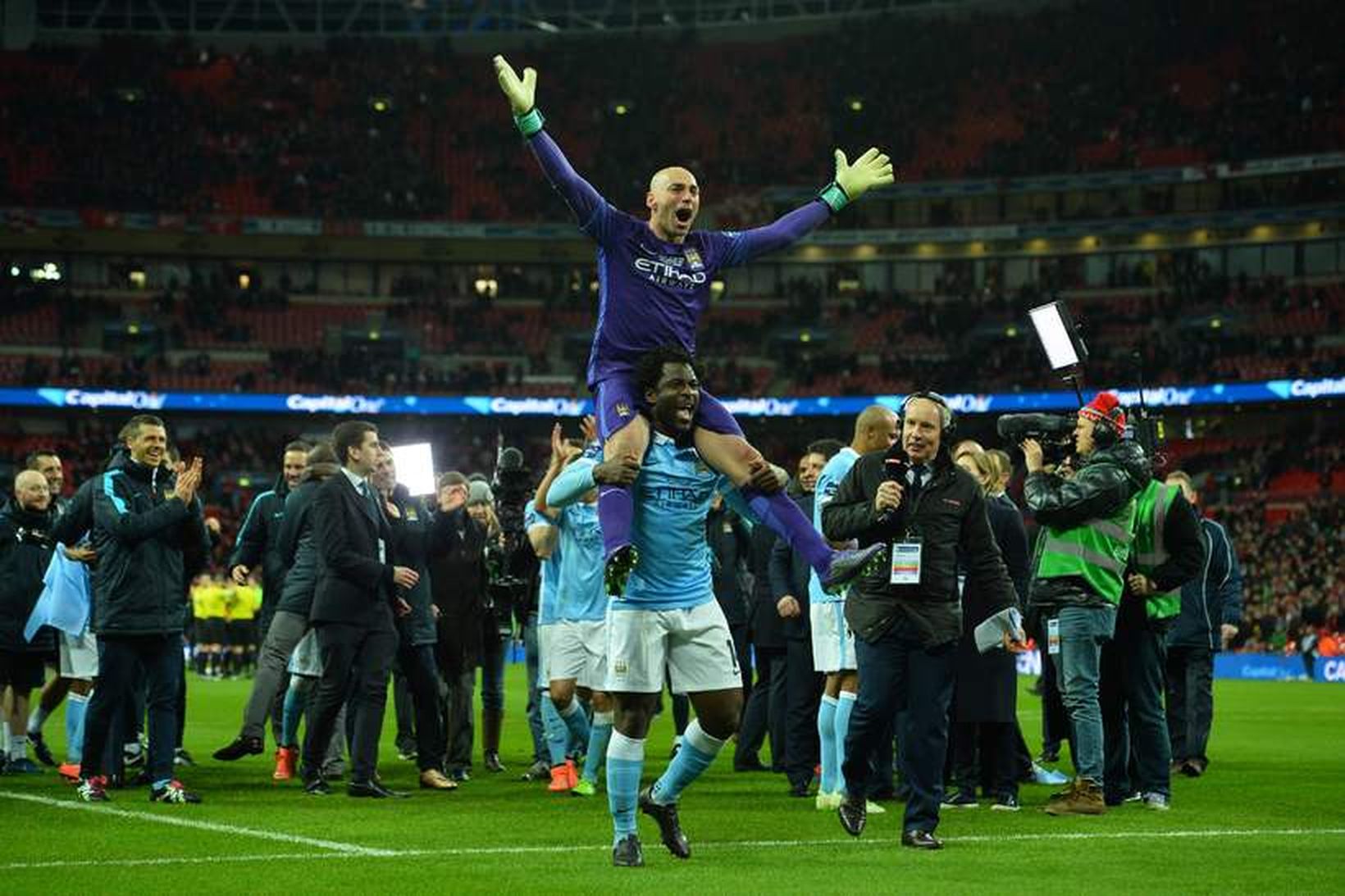 Willy Caballero gat fagnað í kvöld. Hann var hetja Manchester …