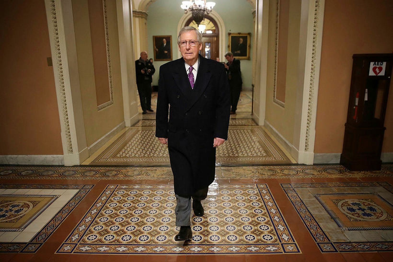 Repúblikaninn og leiðtogi meirihlutans í öldungadeildinni, Mitch McConnell, mætir til …