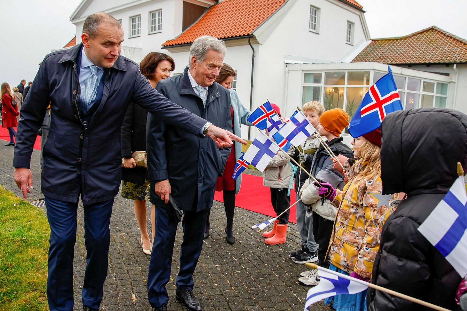 Finnsku forsetahjónin fengu góðar móttökur á Bessastöðum.