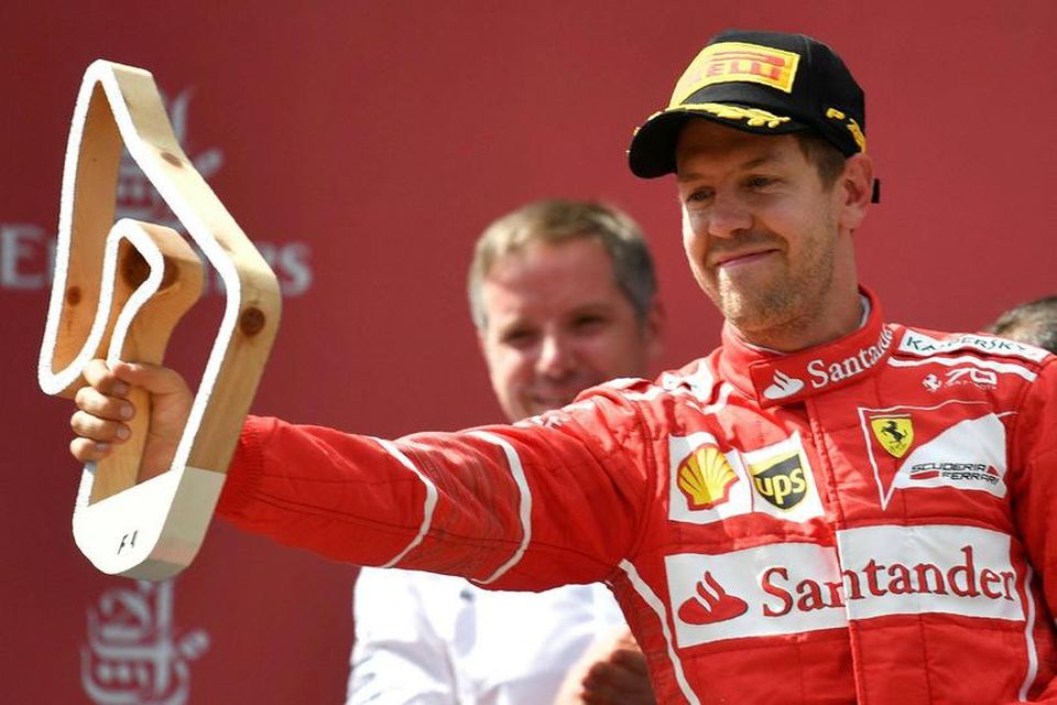 Sebastian Vettel ánægður með annað sætið á verðlaunapallinum í Spielberg.