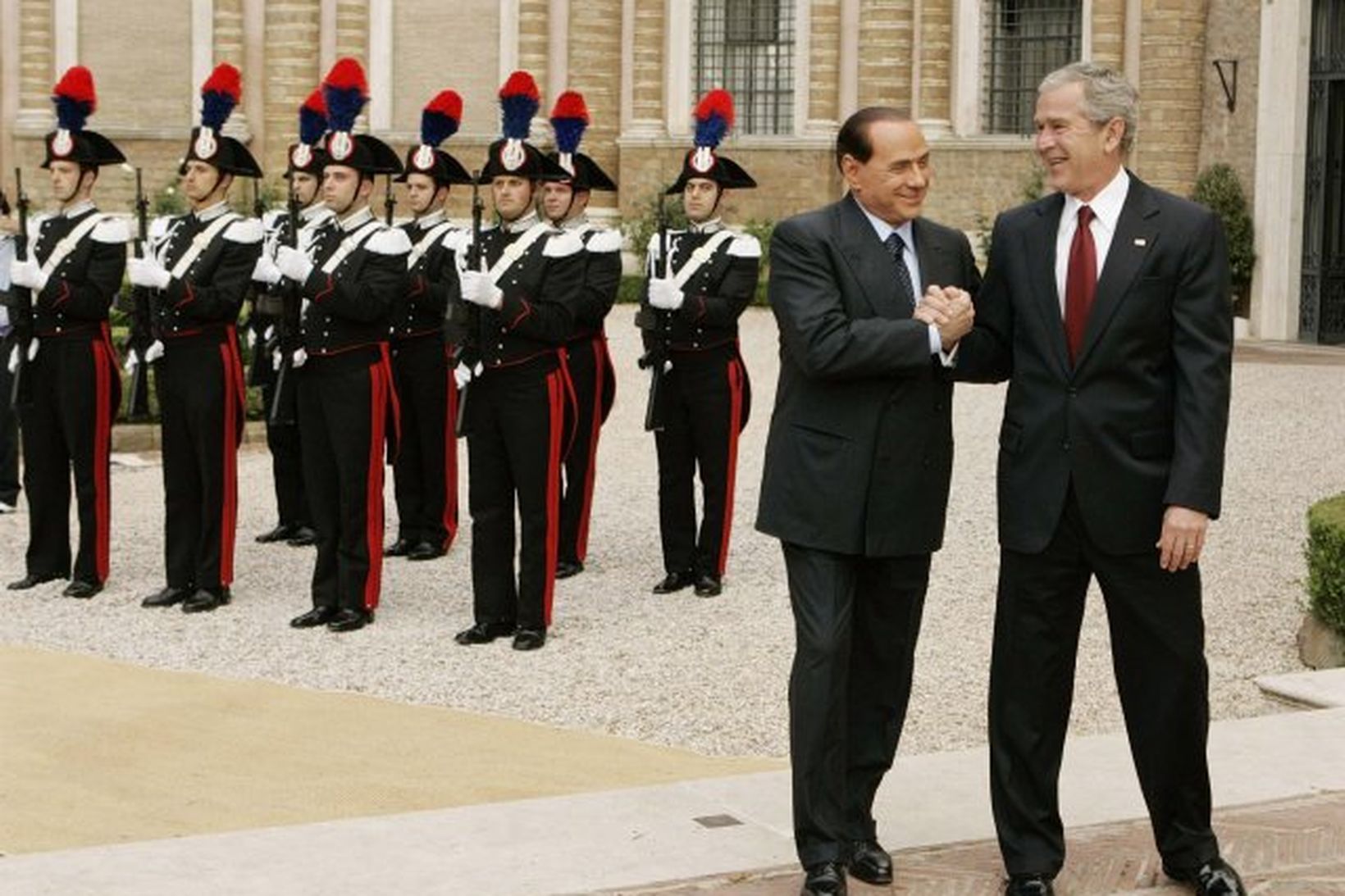 George W. Bush og Silvio Berlusconi í Róm í dag.