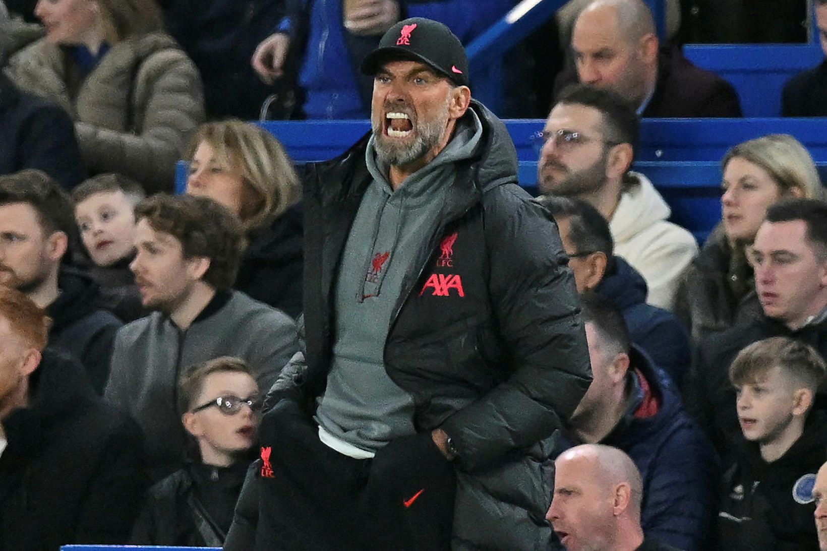 Jürgen Klopp á hliðarlínunni gegn Chelsea í gær.