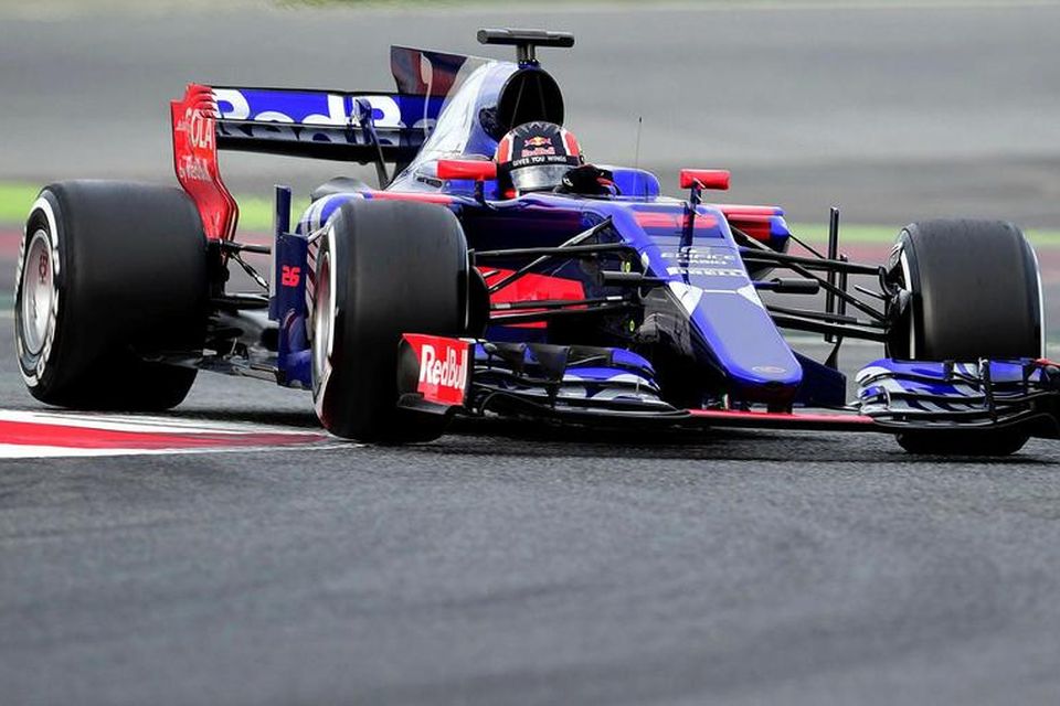 Daniil Kvyat á Toro Rosso í Barcelona í dag.