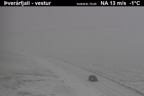 Skyggni við Þverárfjall er með versta móti.