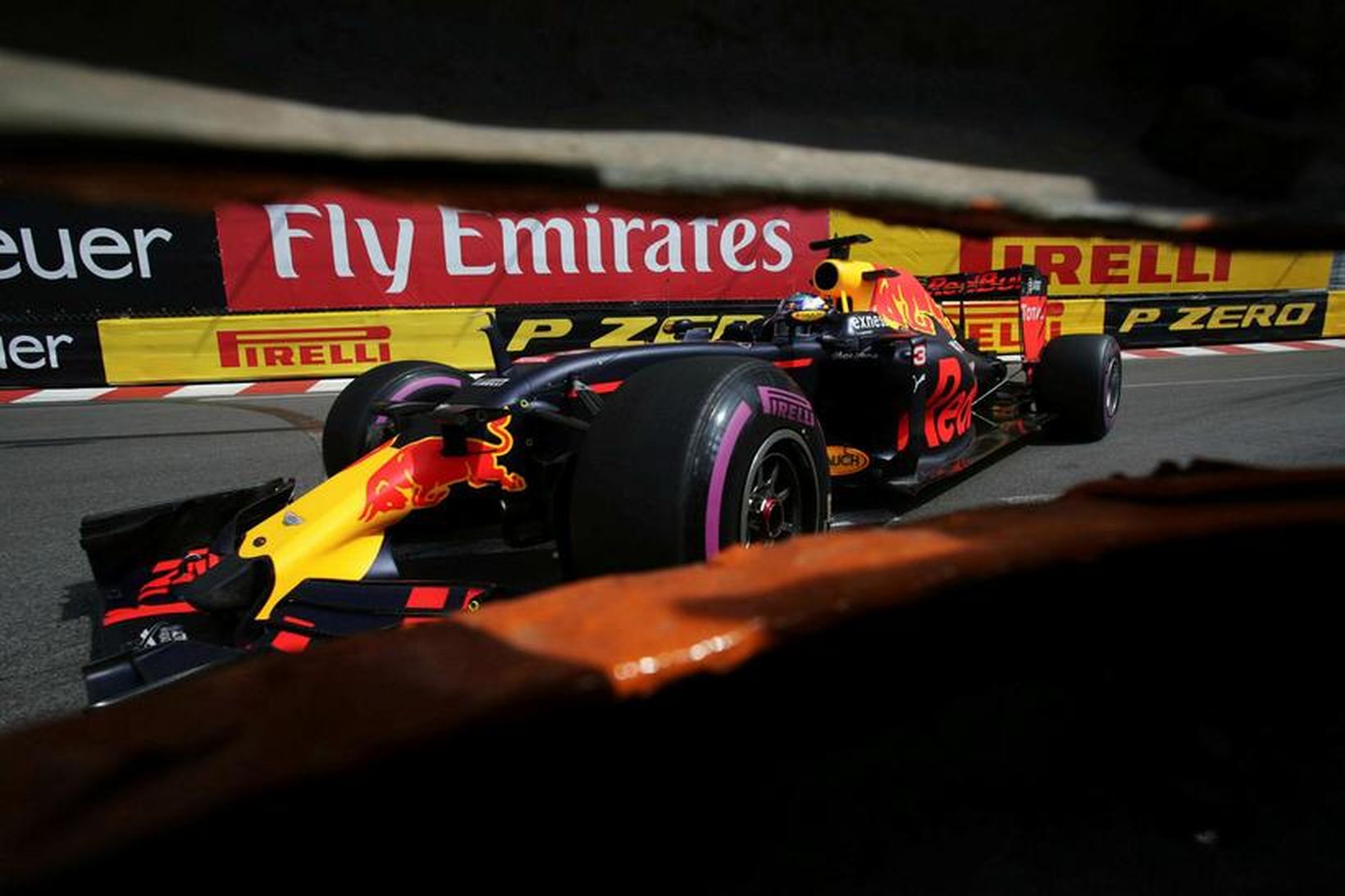 Daniel Ricciardo á ferð í Mónakó í dag.