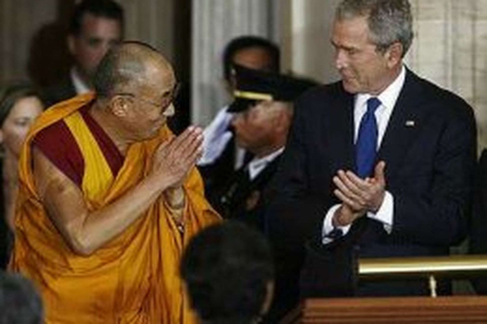 Dalai Lama fundaði tvisvar með Bush í óþökk Kínverja.