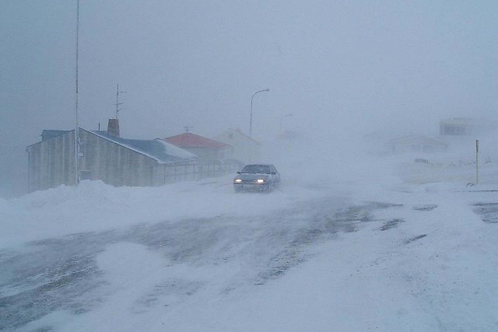 Íslendingar kannast vel við skafrenning sem nú hrellir fólk í …