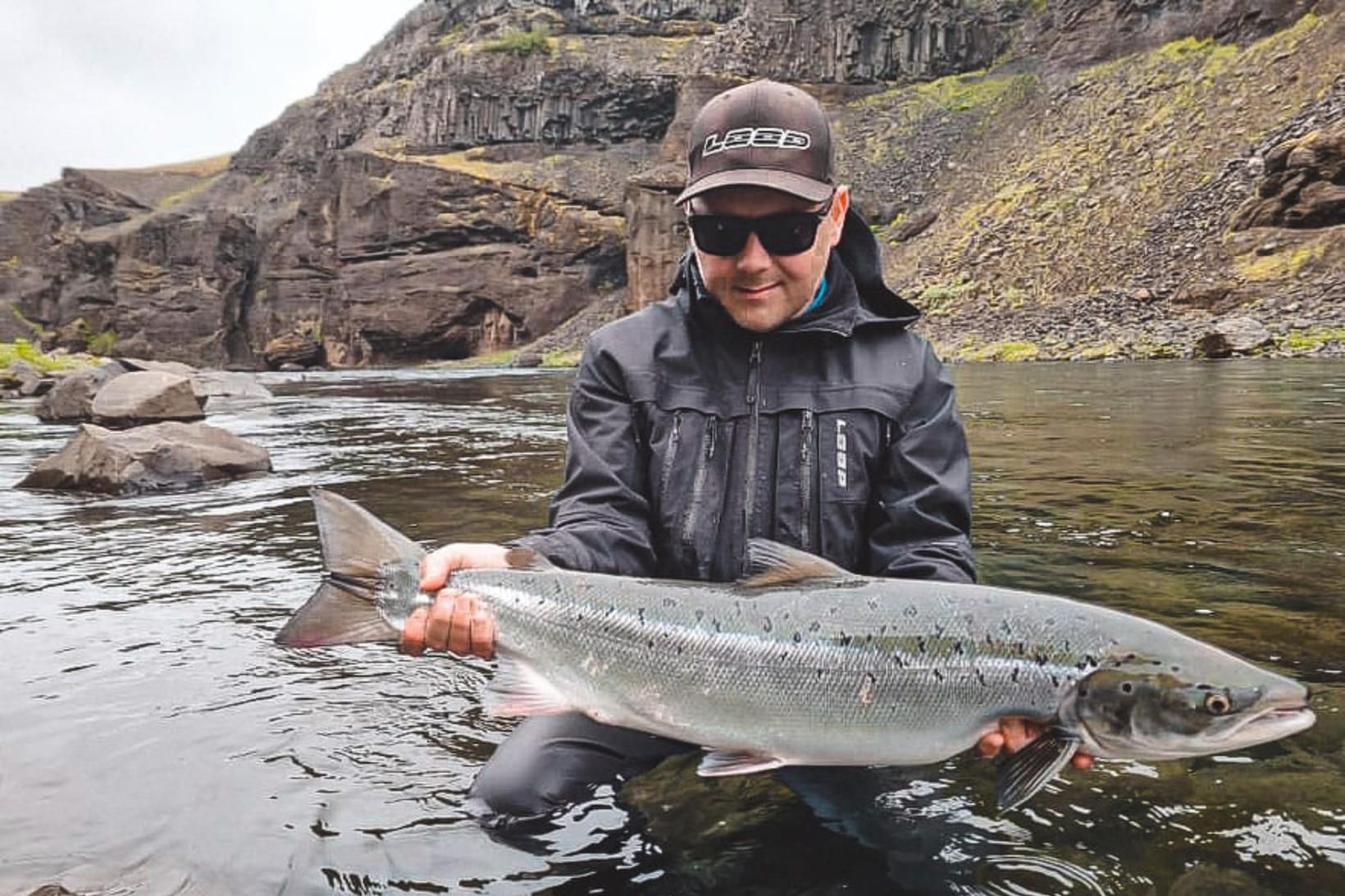 Reynir M. Sigmundsson með einn af þrettán löxum sem veiddust …