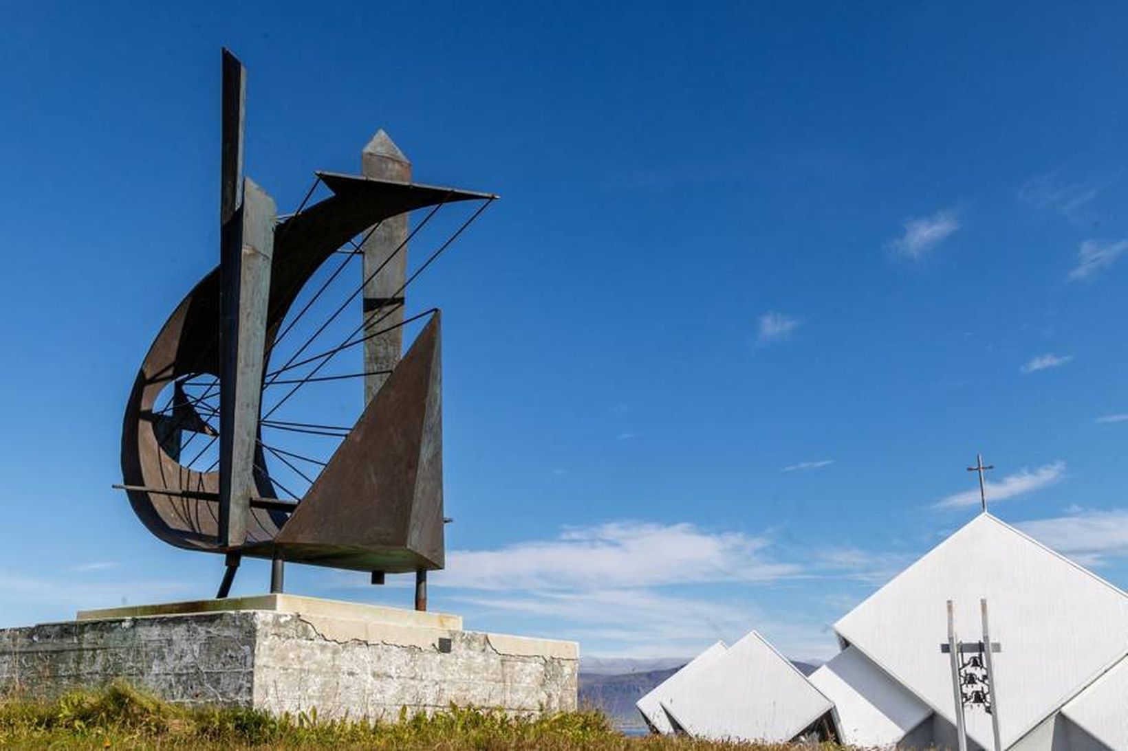 Listaverkið sent í viðgerð