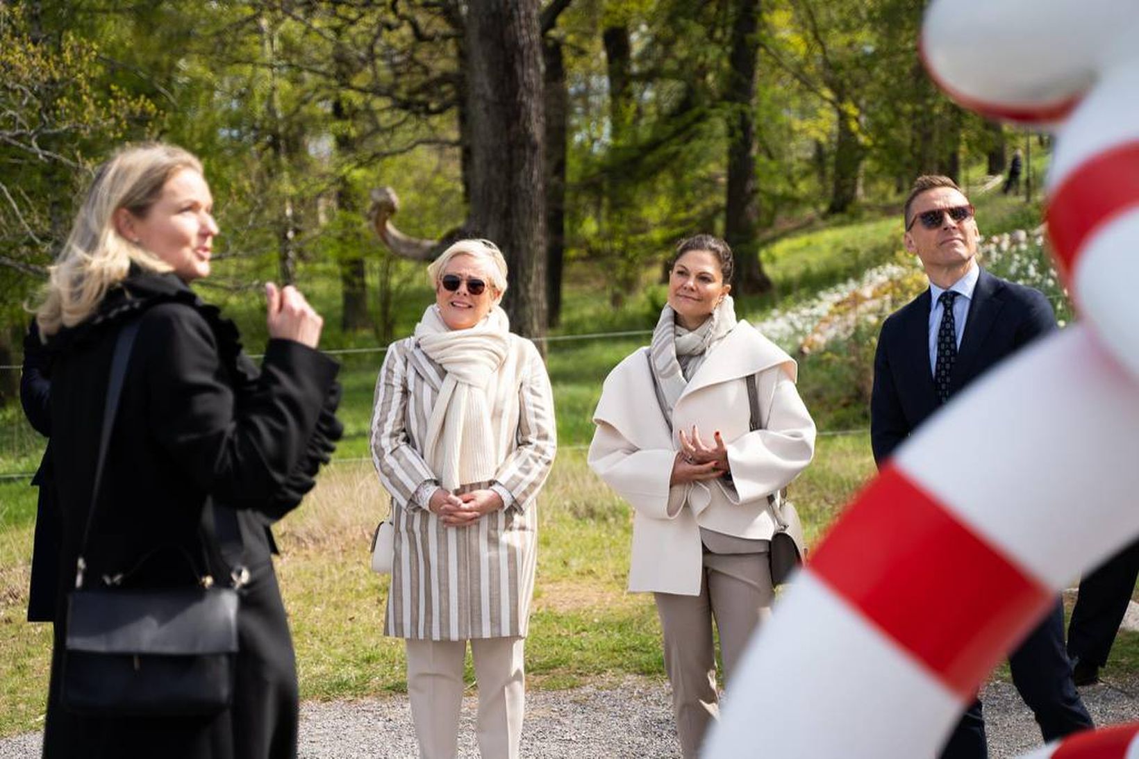Halla og Björn gengu um Djurgården í gær í fylgd …