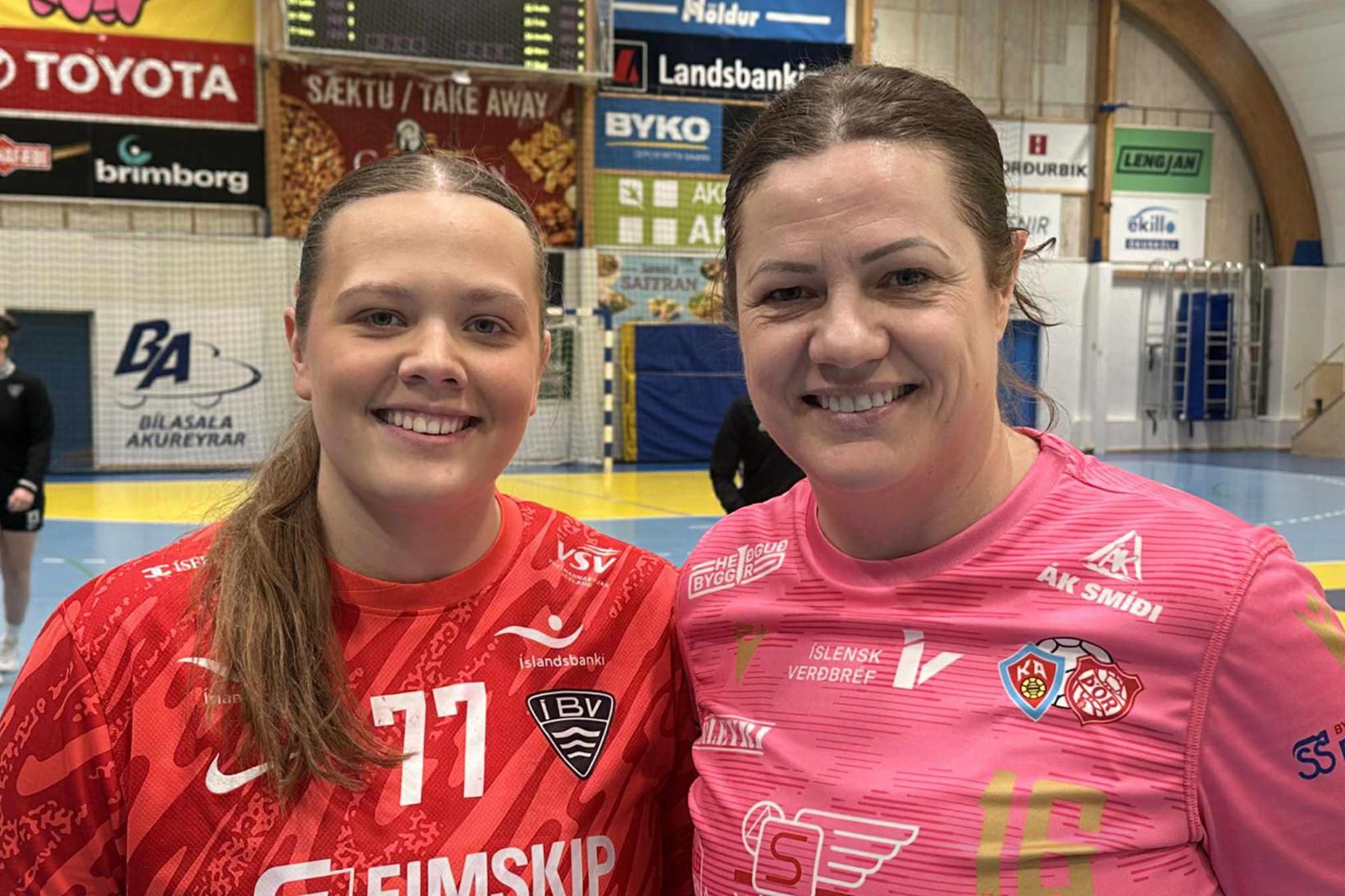 Mæðgur mættust á Akureyri