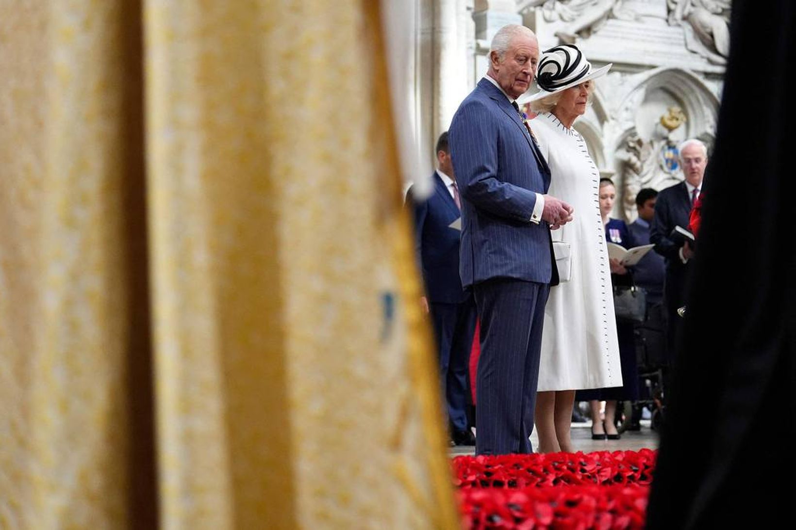 Karl III. Bretakonungur og Kamilla drottning við leiði hins óþekkta …