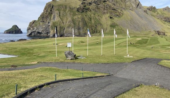 Golfvöllurinn undir tjaldsvæði fyrir Þjóðhátíð