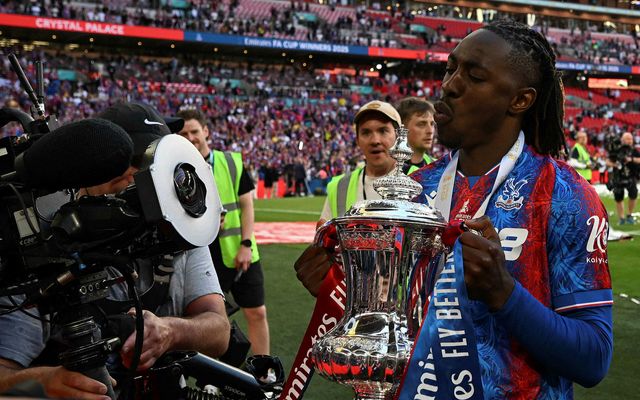 Eberechi Eze varð enskur bikarmeistari með Crystal Palace á síðustu leiktíð.