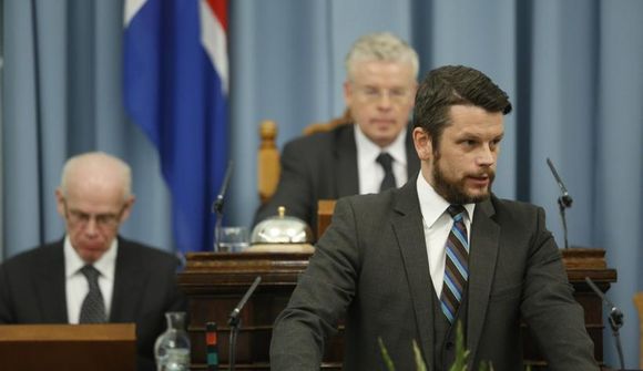 Verið að ríkisvæða einkaskuldir