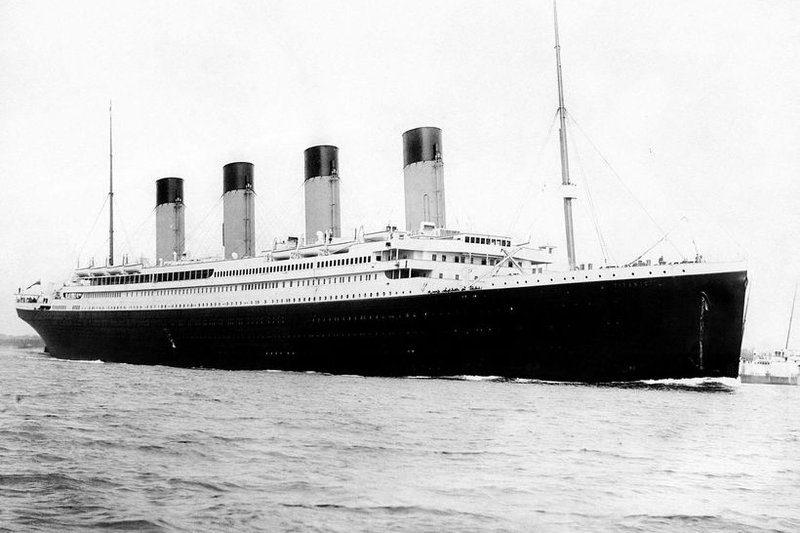 Ríflega 2.200 voru um borð í Titanic er það sökk, …