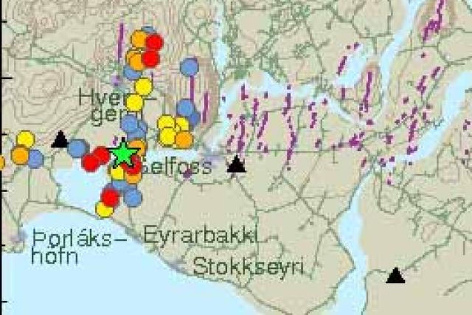Upptök skjálftans í morgun er merkt með stjörnu á kortinu, …