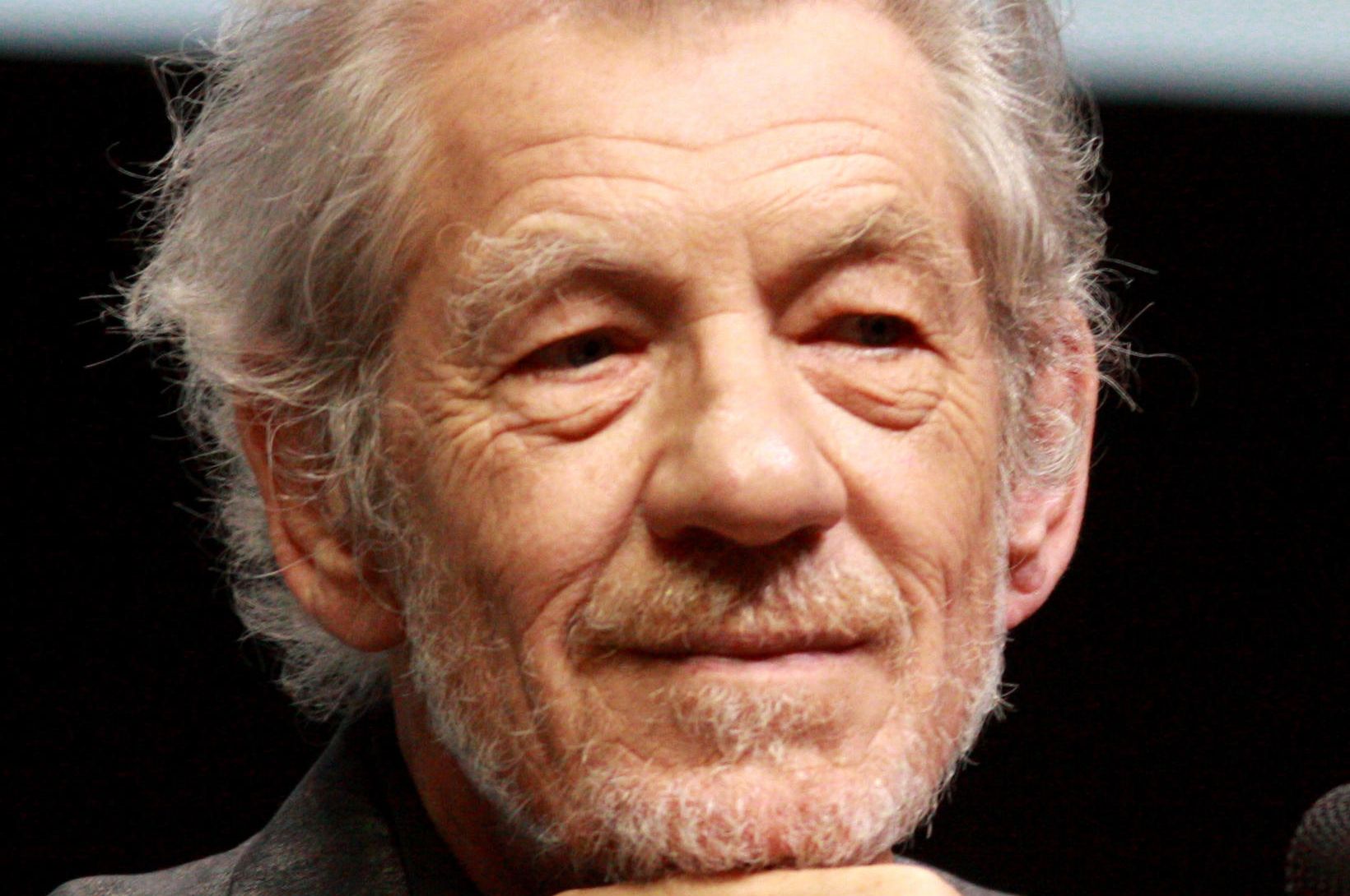 Ian McKellen djammaði með hálfnöktum karlmönnum