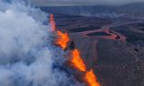 Sprungurnar eru brotnar upp í svokallaðar ská­stíga­sprung­ur, en slíkt hefur gerst í öllum gosunum hingað …