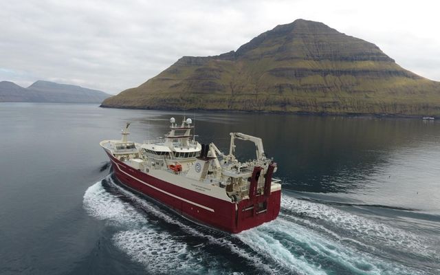 Vilhelm Þorsteinsson EA-11 hélt á kolmunnamiðin við Færeyjar eftir að hafa fengið nýja toghlera í …