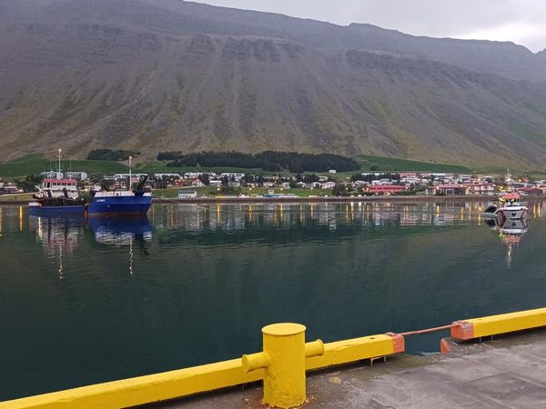 Álfsnes was towed toward the harbor quay in Ísafjörður last night.