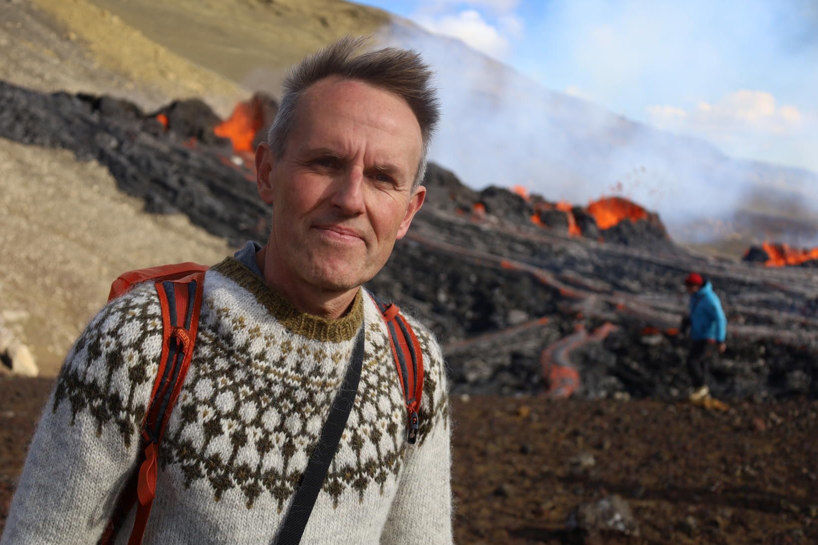 Freysteinn Sigmundsson jarðeðlisfræðingur við gosstöðvarnar í Meradölum í dag.