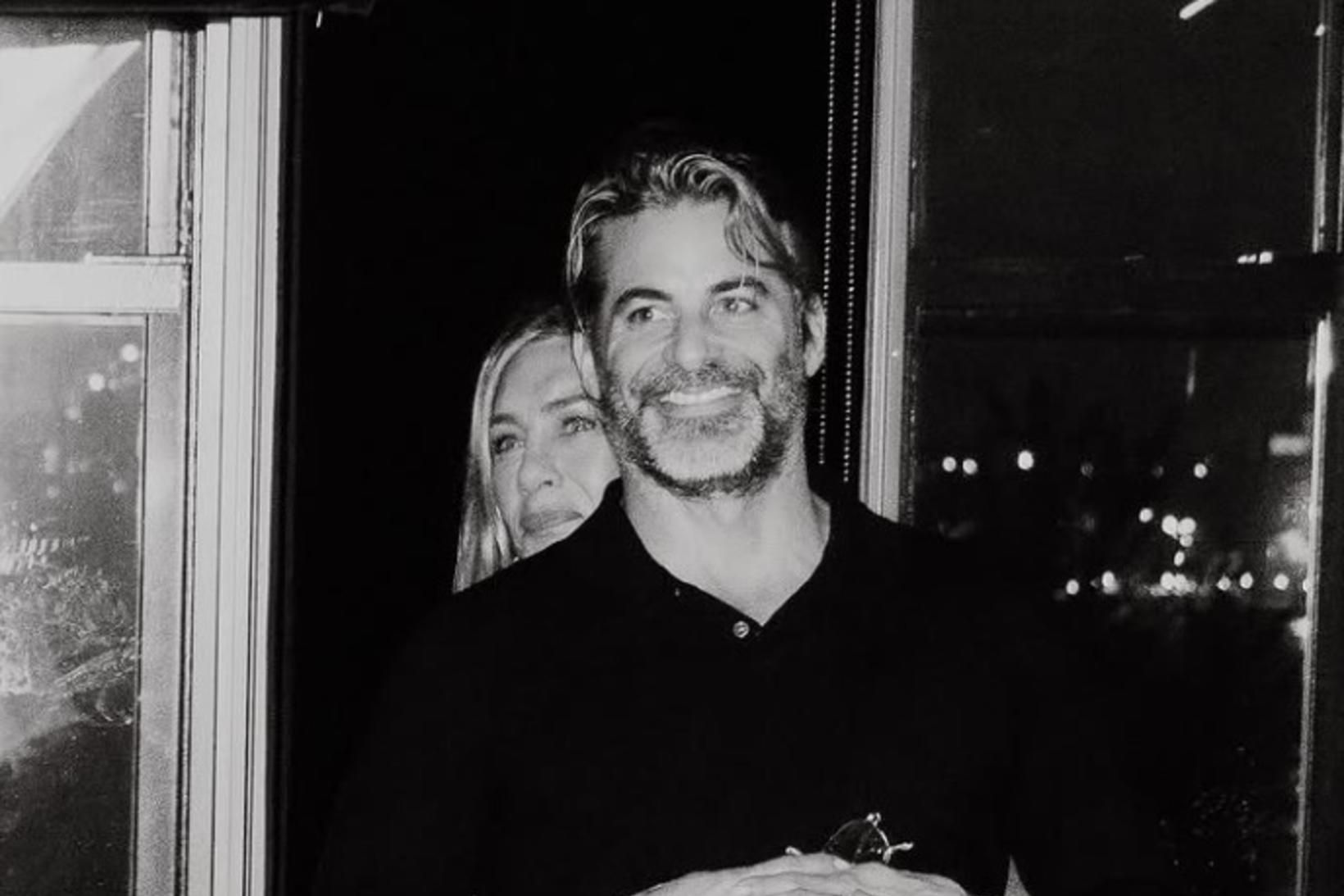 Aniston birti fyrstu myndina af kærastanum