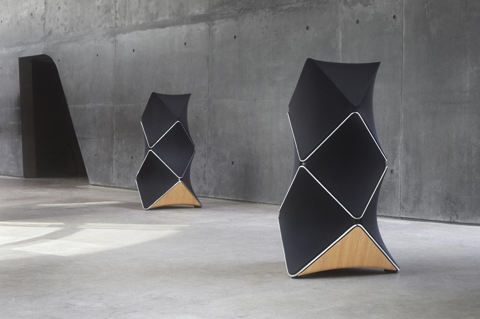 Beolab 90-hátalararnir, sem eru eitt flaggskip fyrirtækisins. Par af þeim …