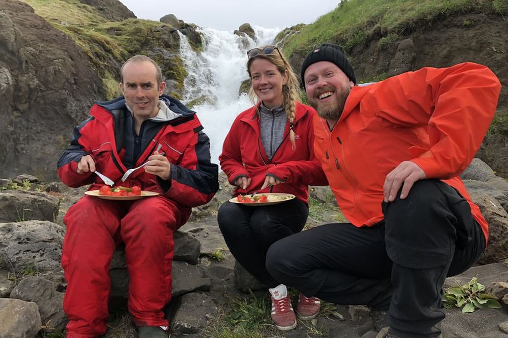 Ragnar Freyr ásamt þeim Elísabetu, leiðsögukonu, og Hlyn, skipstjóra hjá …