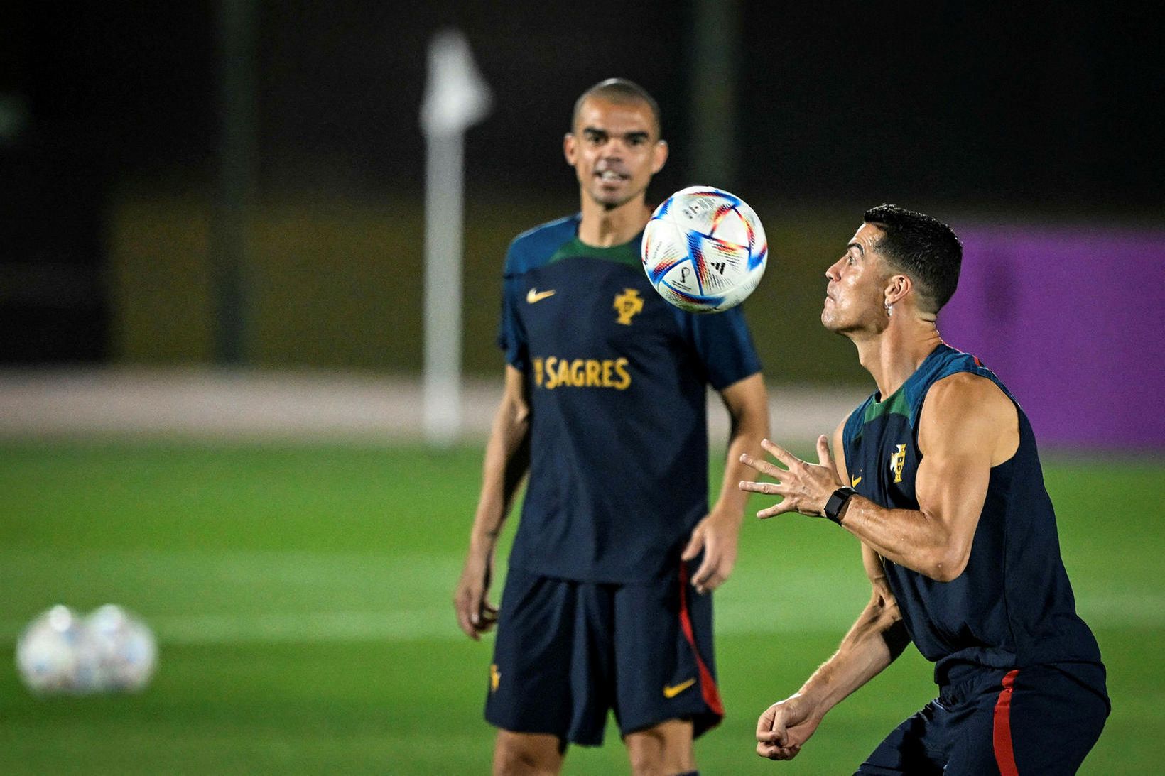 Pepe ásamt Cristiano Ronaldo á æfingu portúgalska liðsins í gær.