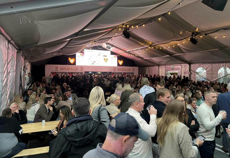 According to Páll Eyjólfsson, the festival&#8217;s director, 40,000 people attended Hjartað last year, and at least 60,000 are expected this year, which would be a record turnout.