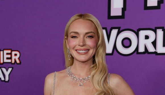Lohan stórglæsileg á fjólubláa dreglinum