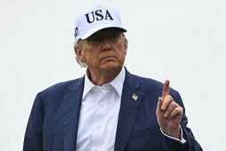 Donald Trump Bandaríkjaforseti undirritaði á miðvikudag forsetaúrskurð sem endurvekur víðtækar takmarkanir sem minna á ferðabann …