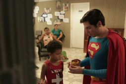 Clark Kent lookalike turns accidental superhero in Brazil