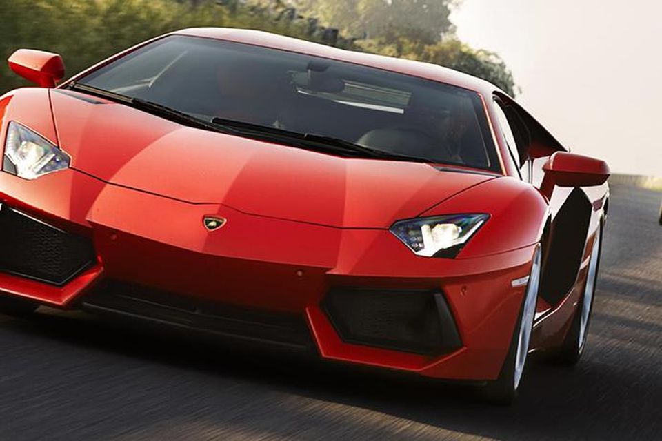 Lamborghini Aventador eyðir ofurbílanna mest.