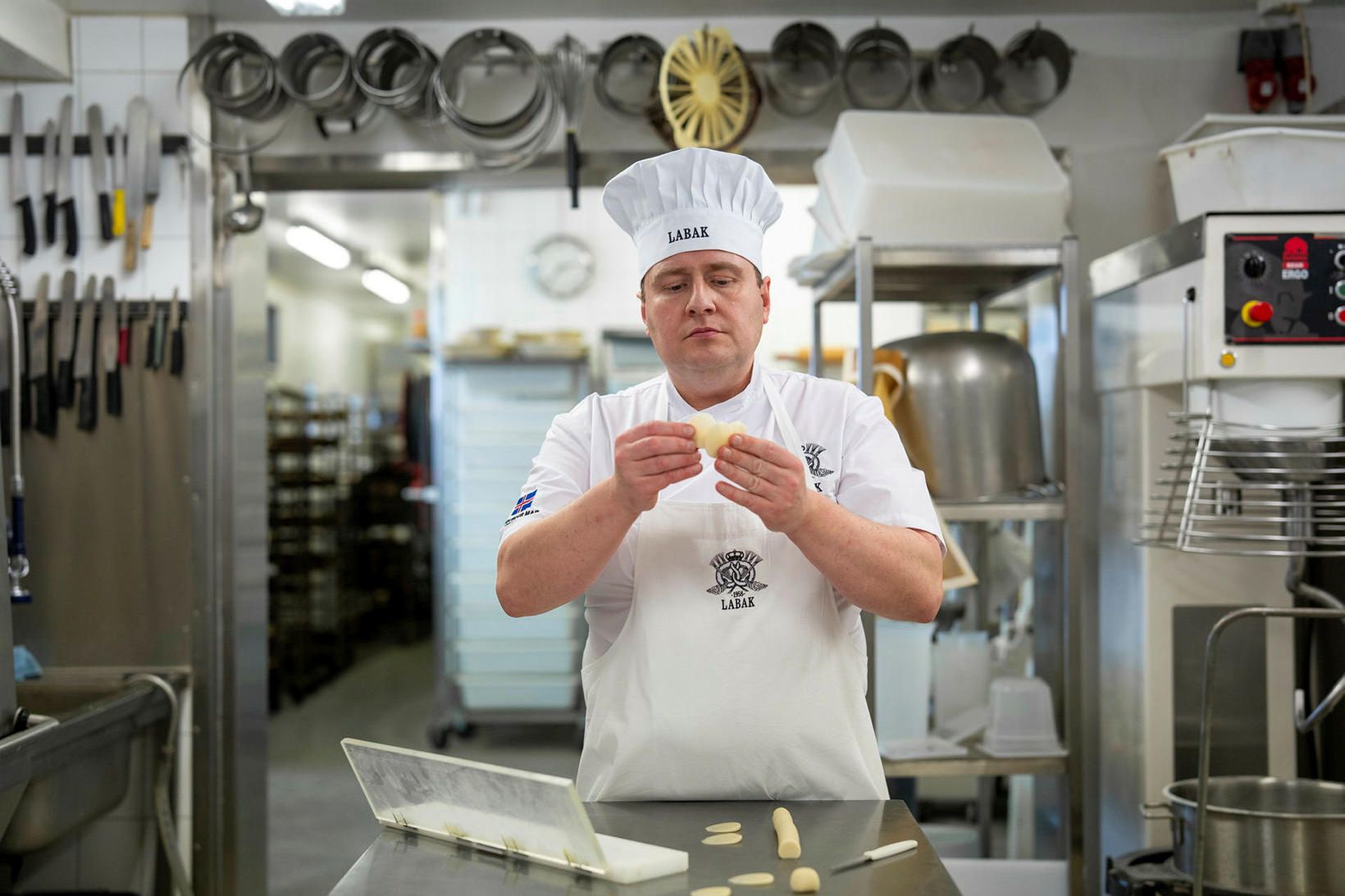 Sigurður Már Guðjónsson, bakarameistari og kökugerðarmeistari hjá Bernhöftsbakaríi, var fyrsti …