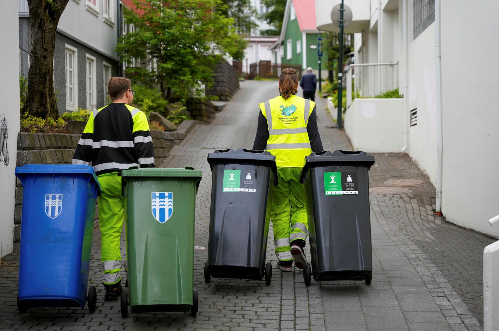 Skoðað að hirða úrganginn örar