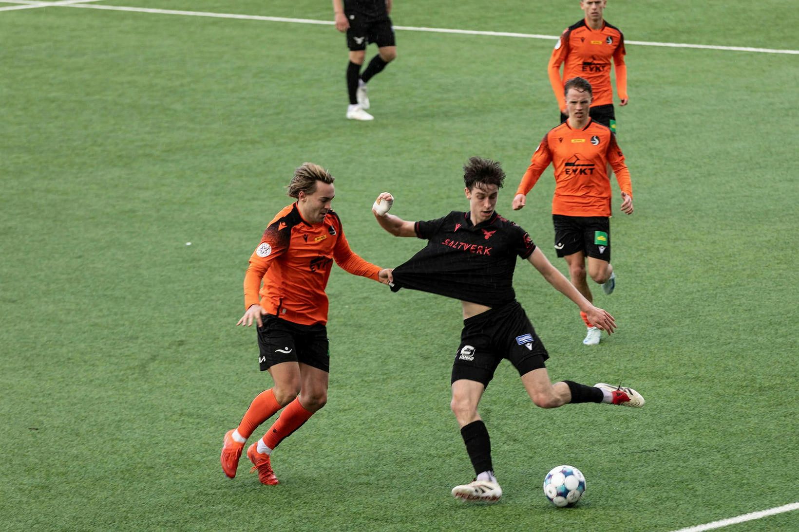 Eyþór Aron Wöhler, t.v, er einn þeirra sem fékk rautt …