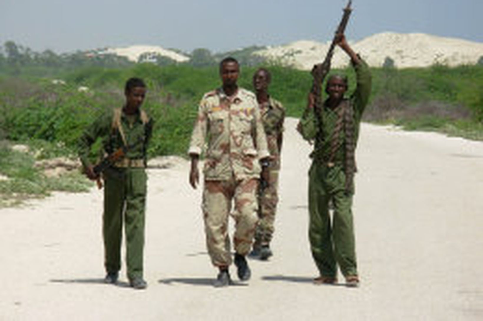 Sómalskir hermenn við alþjóðaflugvöllinn í Mogadishu, höfuðborg Sómalíu.