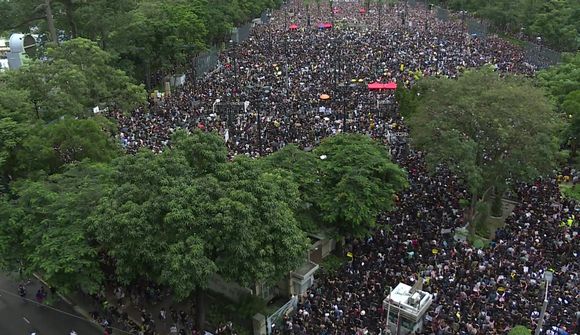 Námsmenn í Hong Kong boða verkfall