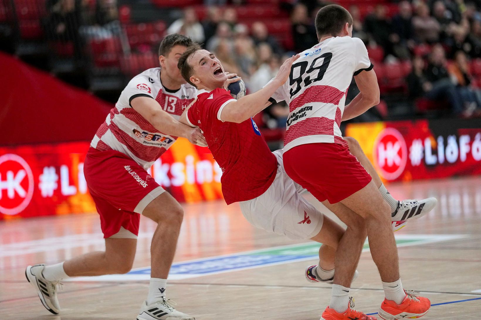 Valur - HK, staðan er 8:8