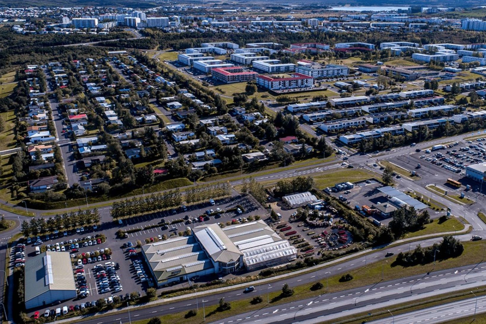 Norður-Mjódd er svæði sem nær yfir Olísstöðina sem er næst …